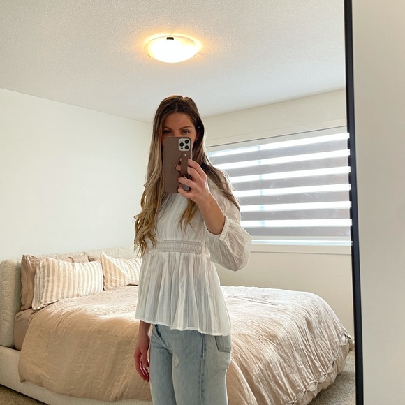 White blouse - Picture 2 of 5